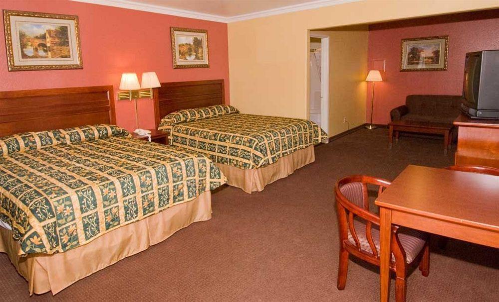 Regency Inn & Suites Дауни Экстерьер фото