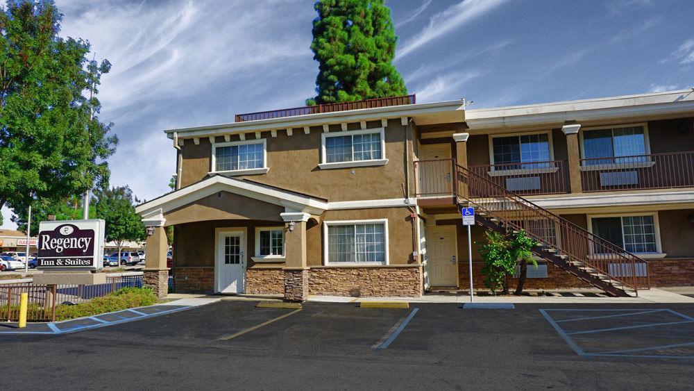 Regency Inn & Suites Дауни Экстерьер фото