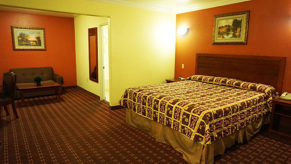 Regency Inn & Suites Дауни Экстерьер фото