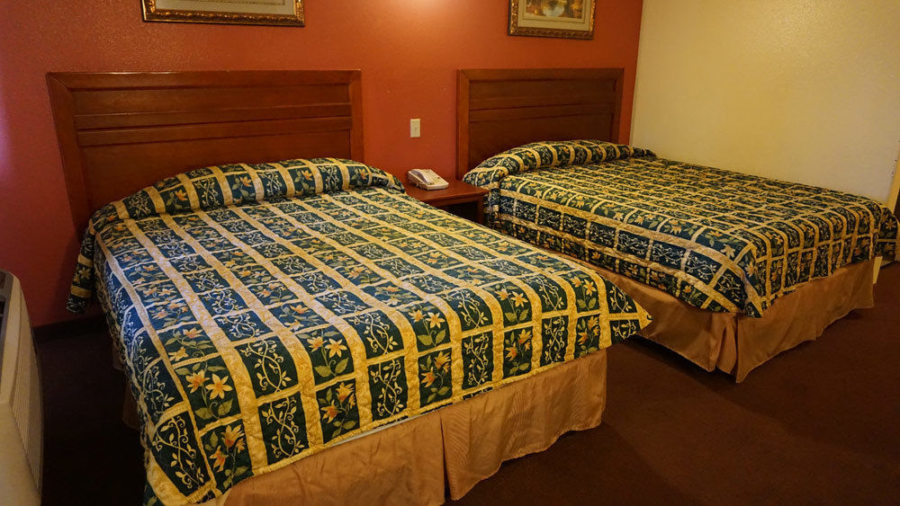 Regency Inn & Suites Дауни Экстерьер фото
