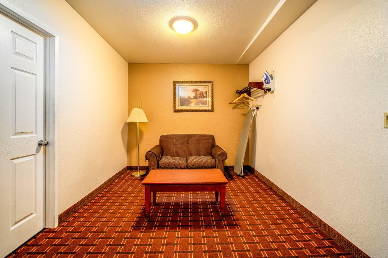 Regency Inn & Suites Дауни Экстерьер фото
