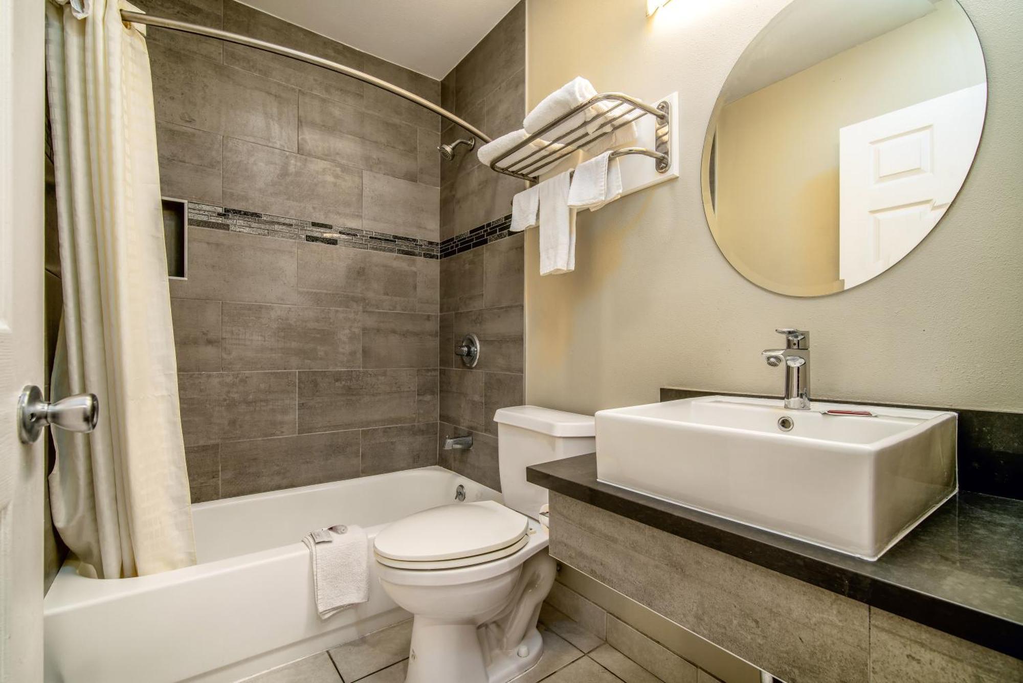 Regency Inn & Suites Дауни Экстерьер фото